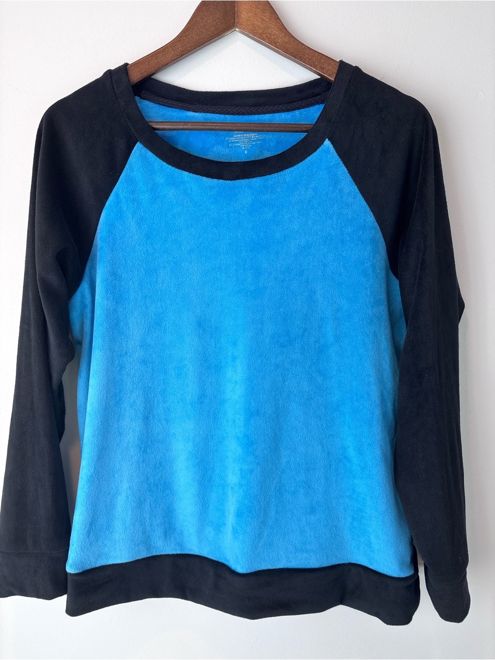Cuddl Duds Blue Black Soft Fleece Raglan Long Sleeve Pullover Top Women’s S